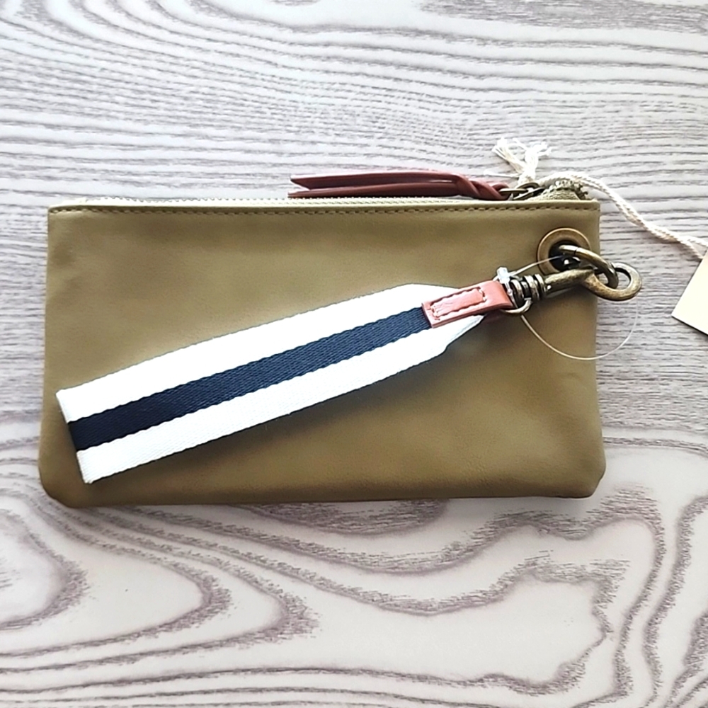 Universal Thread™ Zip Closure Wristlet IlGreen Clutch Purse Secure Multi Pockets